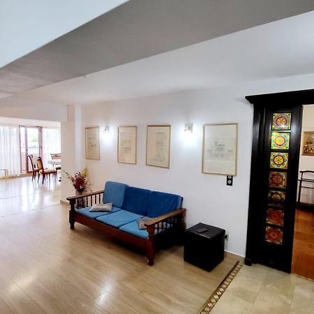 Spacious Apartment In City Centre Iasi Exteriör bild