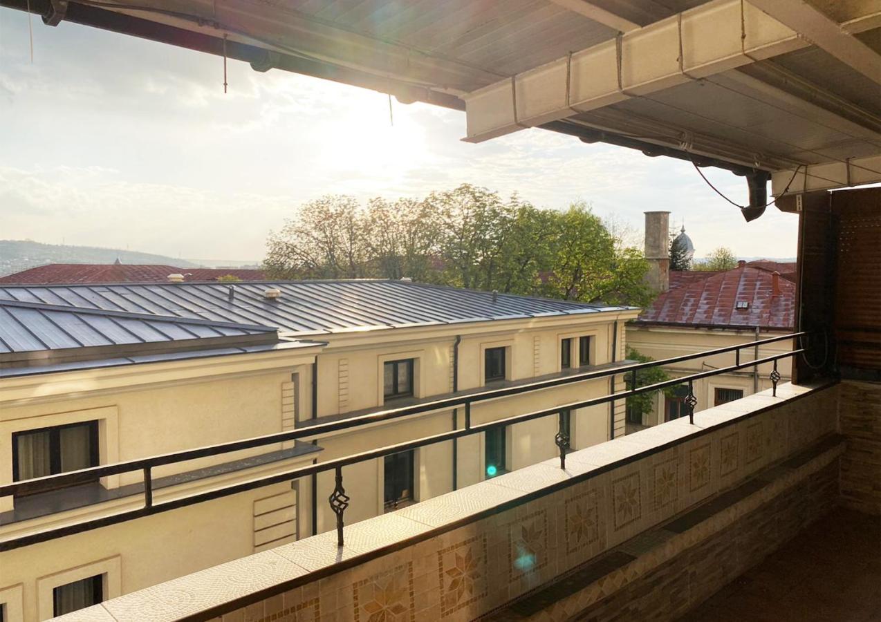 Spacious Apartment In City Centre Iasi Exteriör bild