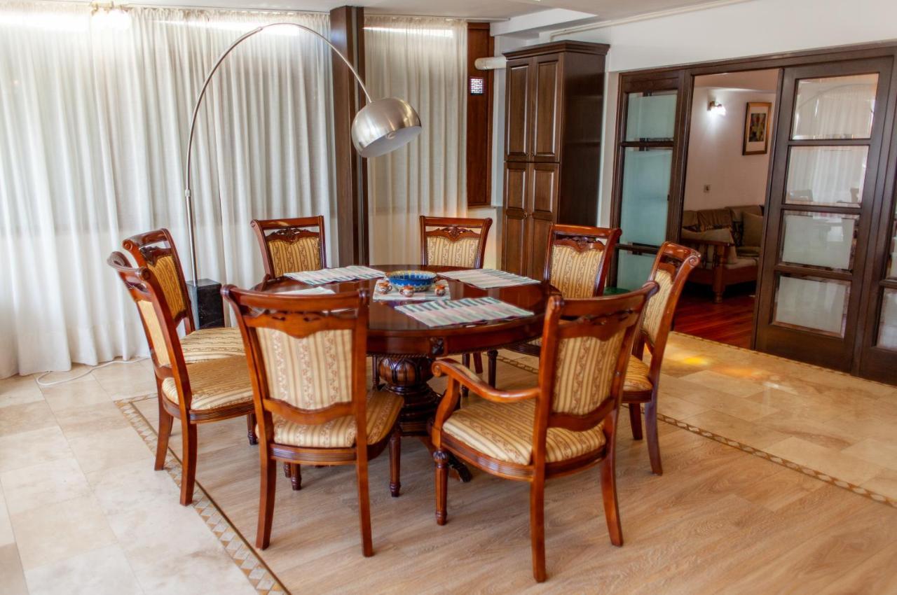 Spacious Apartment In City Centre Iasi Exteriör bild