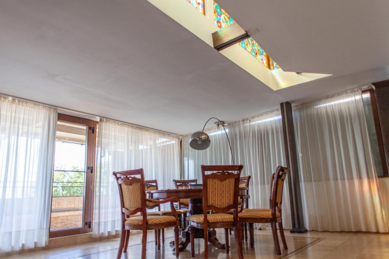 Spacious Apartment In City Centre Iasi Exteriör bild