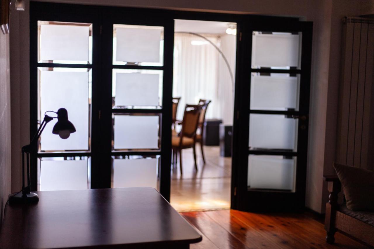 Spacious Apartment In City Centre Iasi Exteriör bild