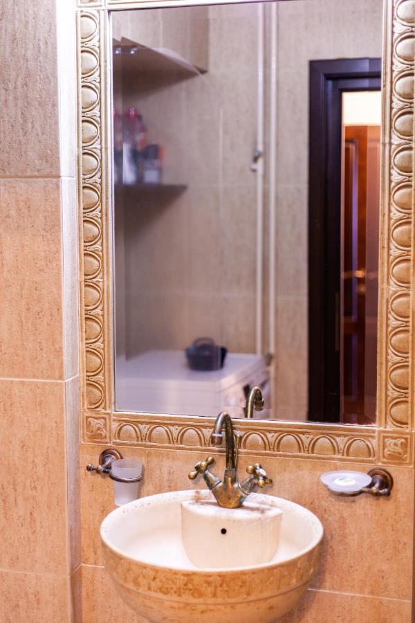 Spacious Apartment In City Centre Iasi Exteriör bild