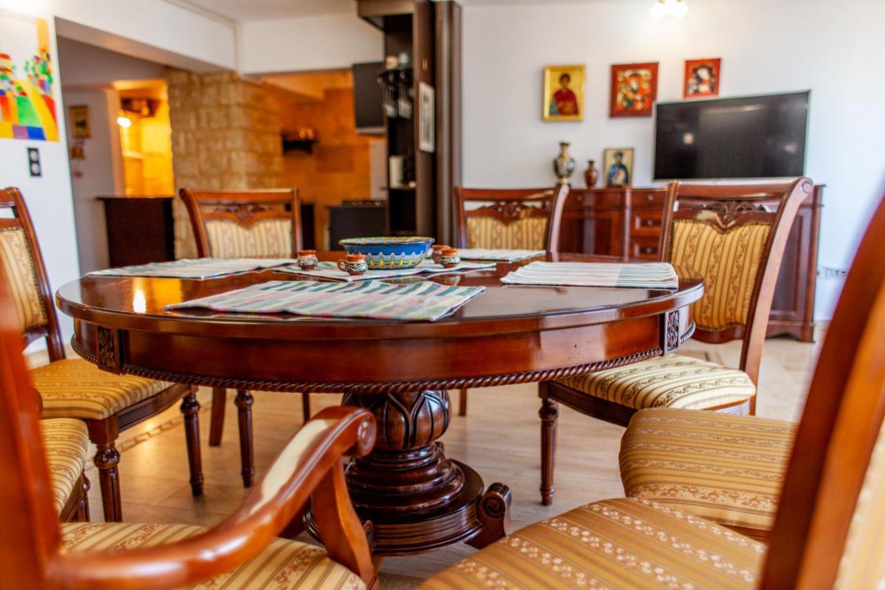 Spacious Apartment In City Centre Iasi Exteriör bild