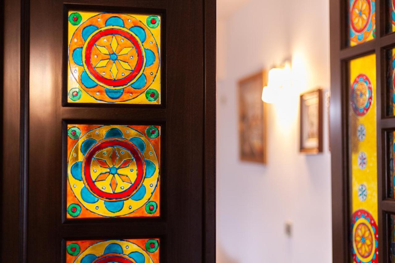 Spacious Apartment In City Centre Iasi Exteriör bild