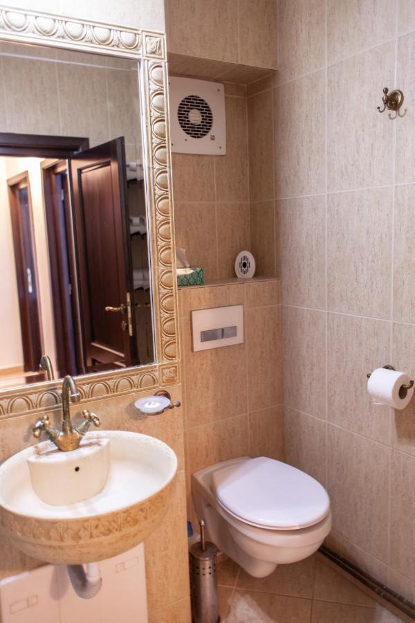 Spacious Apartment In City Centre Iasi Exteriör bild