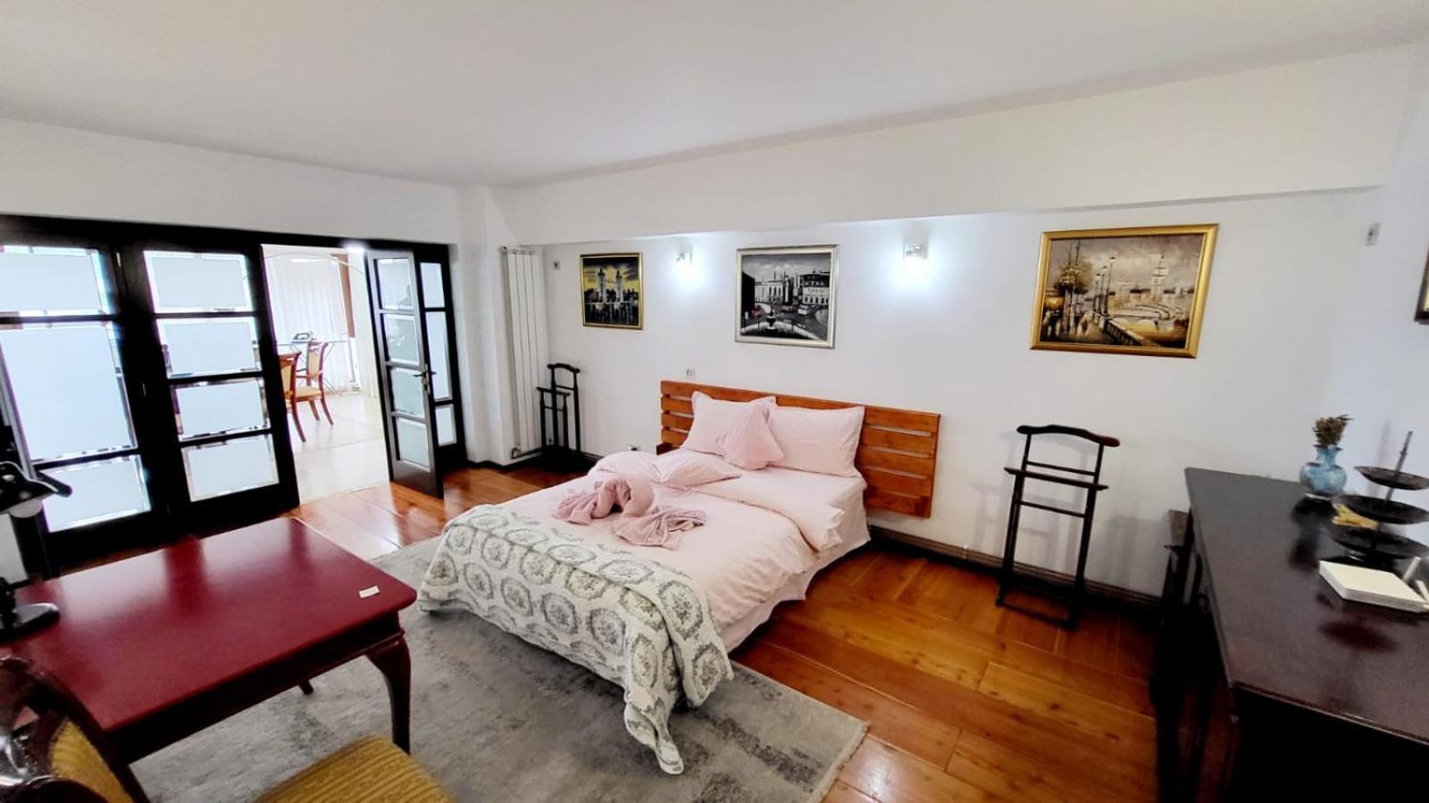 Spacious Apartment In City Centre Iasi Exteriör bild